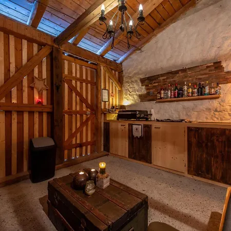 Barney M ラウリス